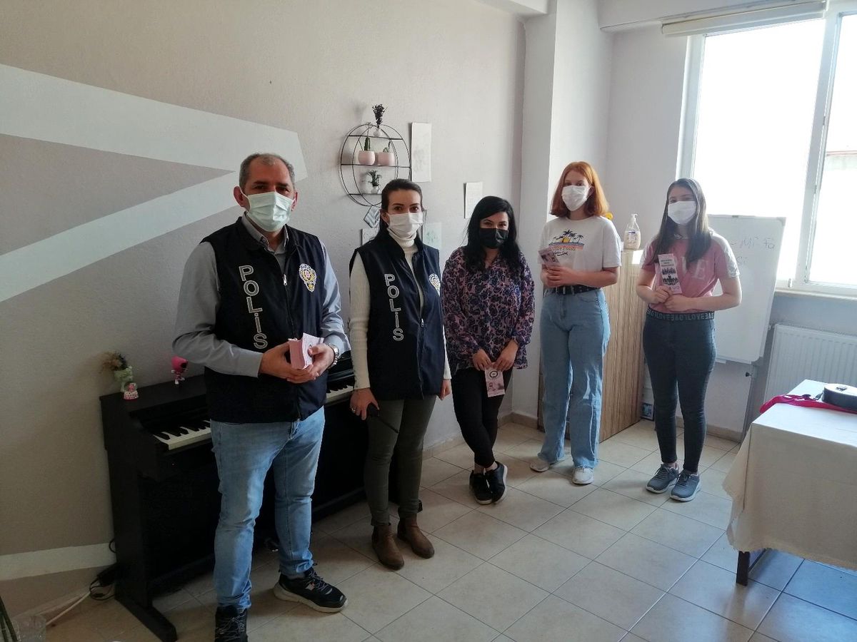 Kadınlara KADES hakkında bilgilendirme yapıldı
