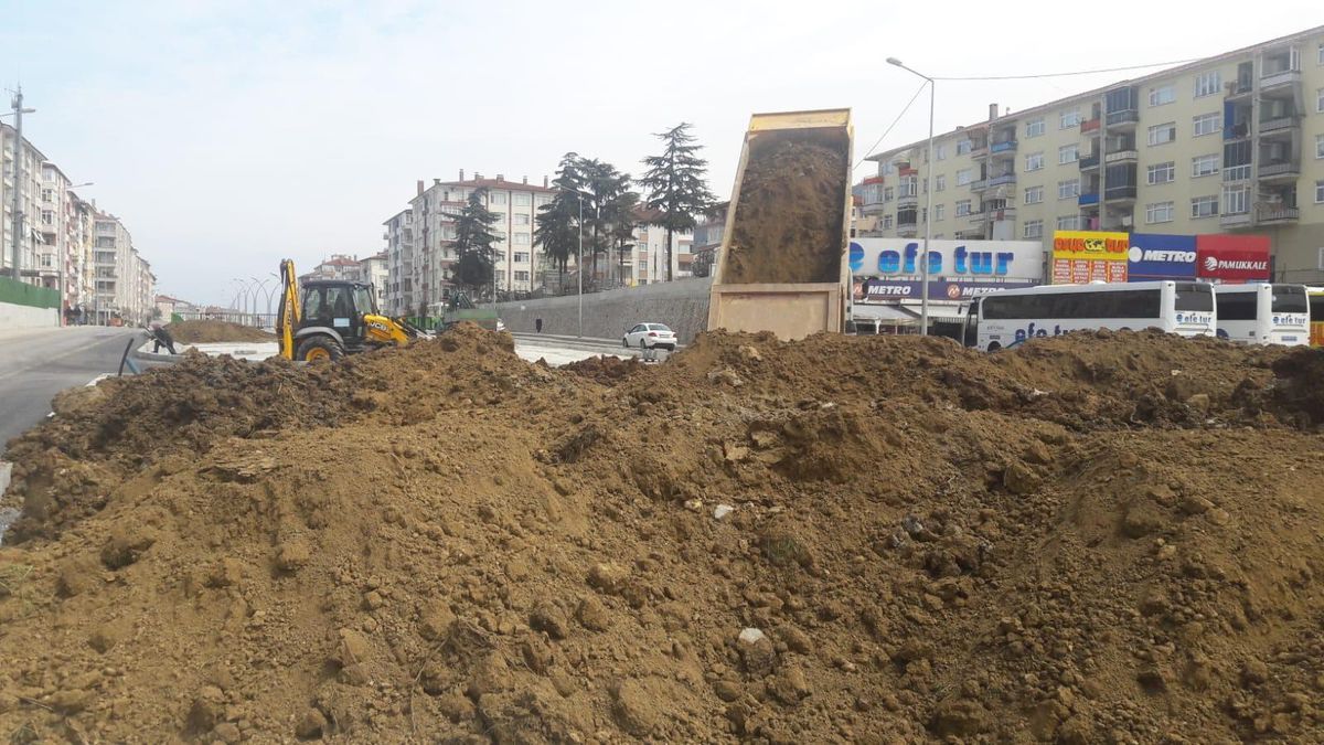 Karamürsel köprülü kavşağında çevre düzenlemesi