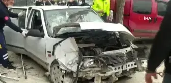 Kaza yapan araçta sıkışan 2 kişi itfaiye ekipleri tarafından kurtarıldı