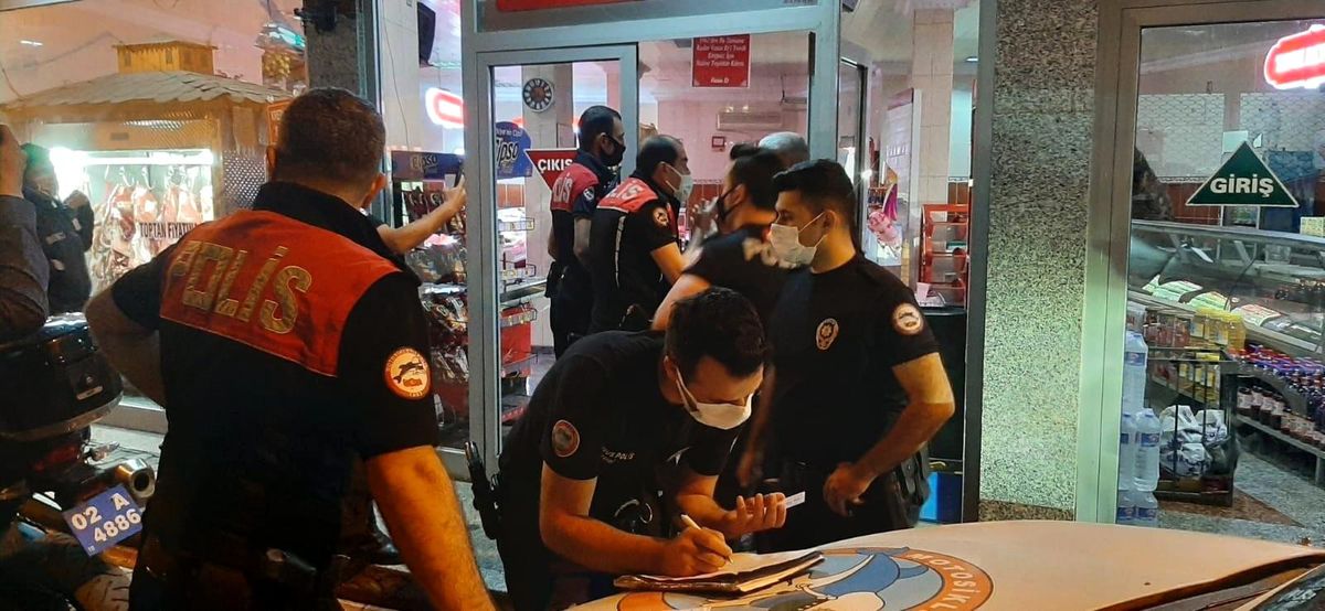 Kısıtlama saatine uymayan iş yerlerine göz açtırılmıyor
