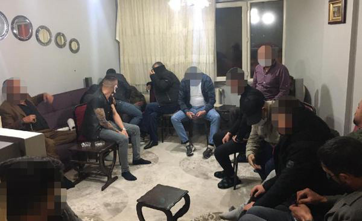 Kısıtlamada evde kumar ve restoranda okey oynayan 29 kişiye ceza