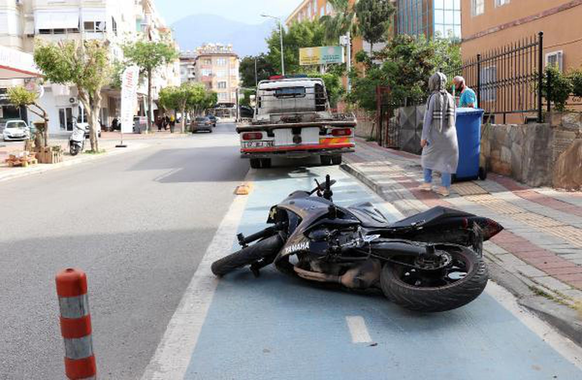 Köpeğe çarpan motosikletli, ağır yaralandı; kaza anı kamerada