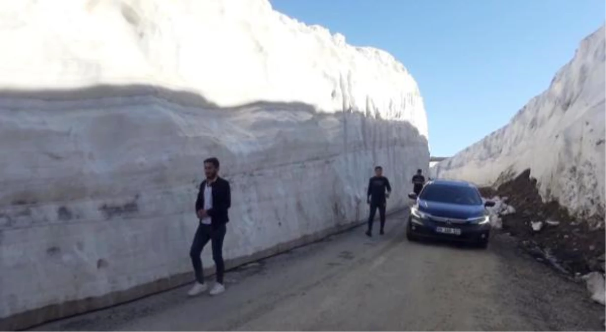 Kurtik Dağı\'nda nisan sonu kar kalınlığı 6 metre