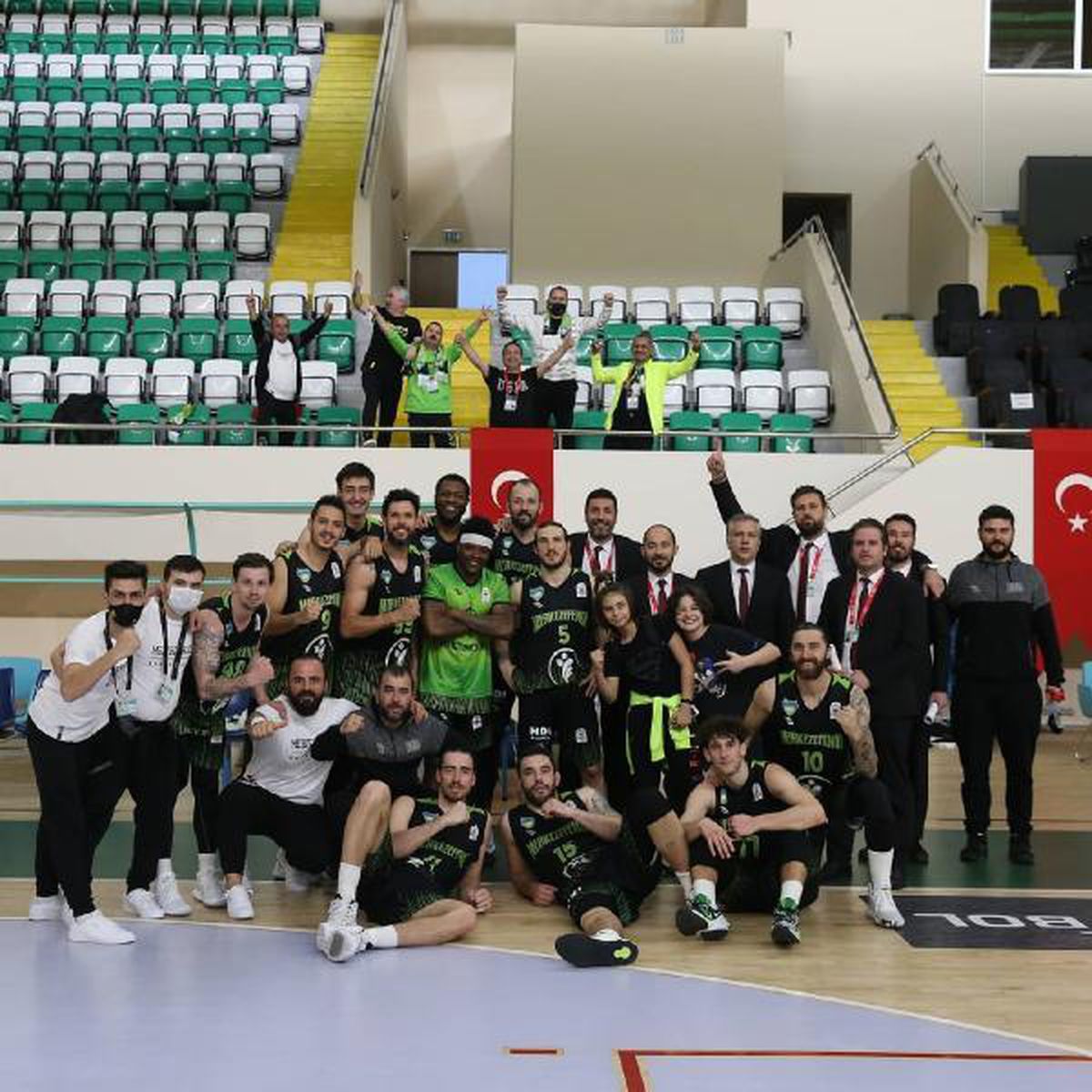 Merkezefendi Süper Lig\'in tek galibiyet gerisinde