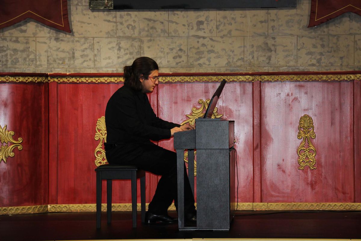 Online şatoda müzik konserleri devam ediyor