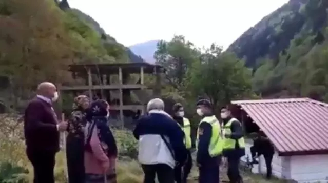 Rize'de çay tarlasına giden vatandaşlara ceza yazıldığı iddiası