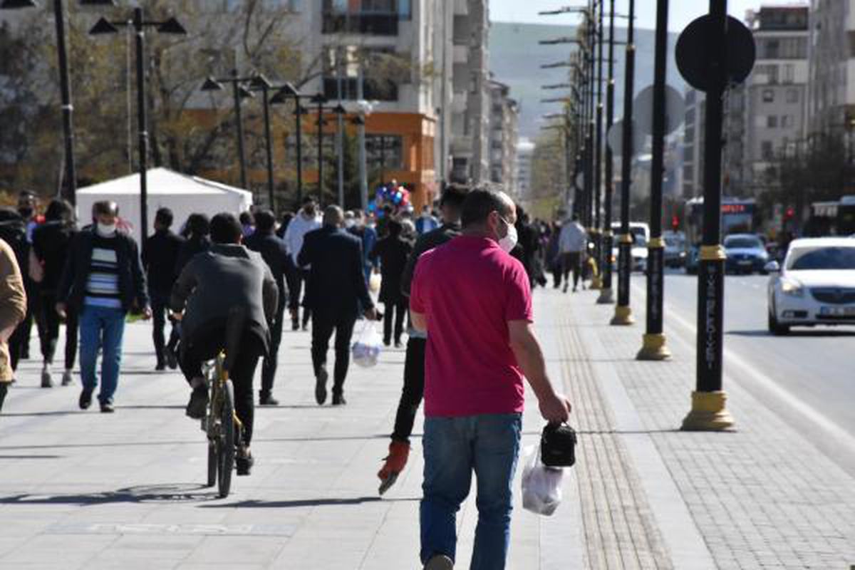 Sivas\'ta 18 günlük kısıtlama öncesi yoğunluk