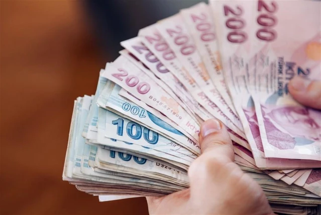 Son Dakika: Emekli bayram ikramiyesi 1100 liraya çıkarıldı