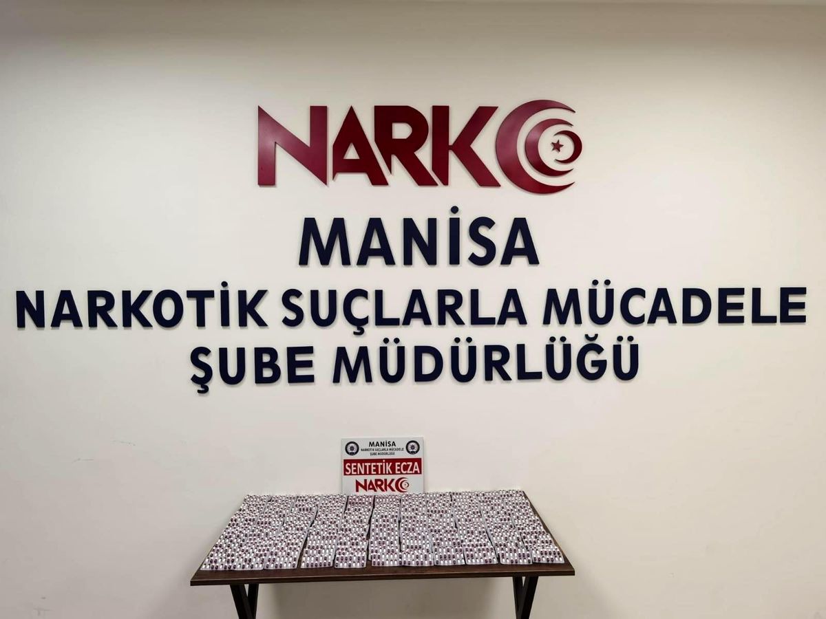 Şüpheli araçtan 2 bin 800 adet sentetik ecza ele geçirildi