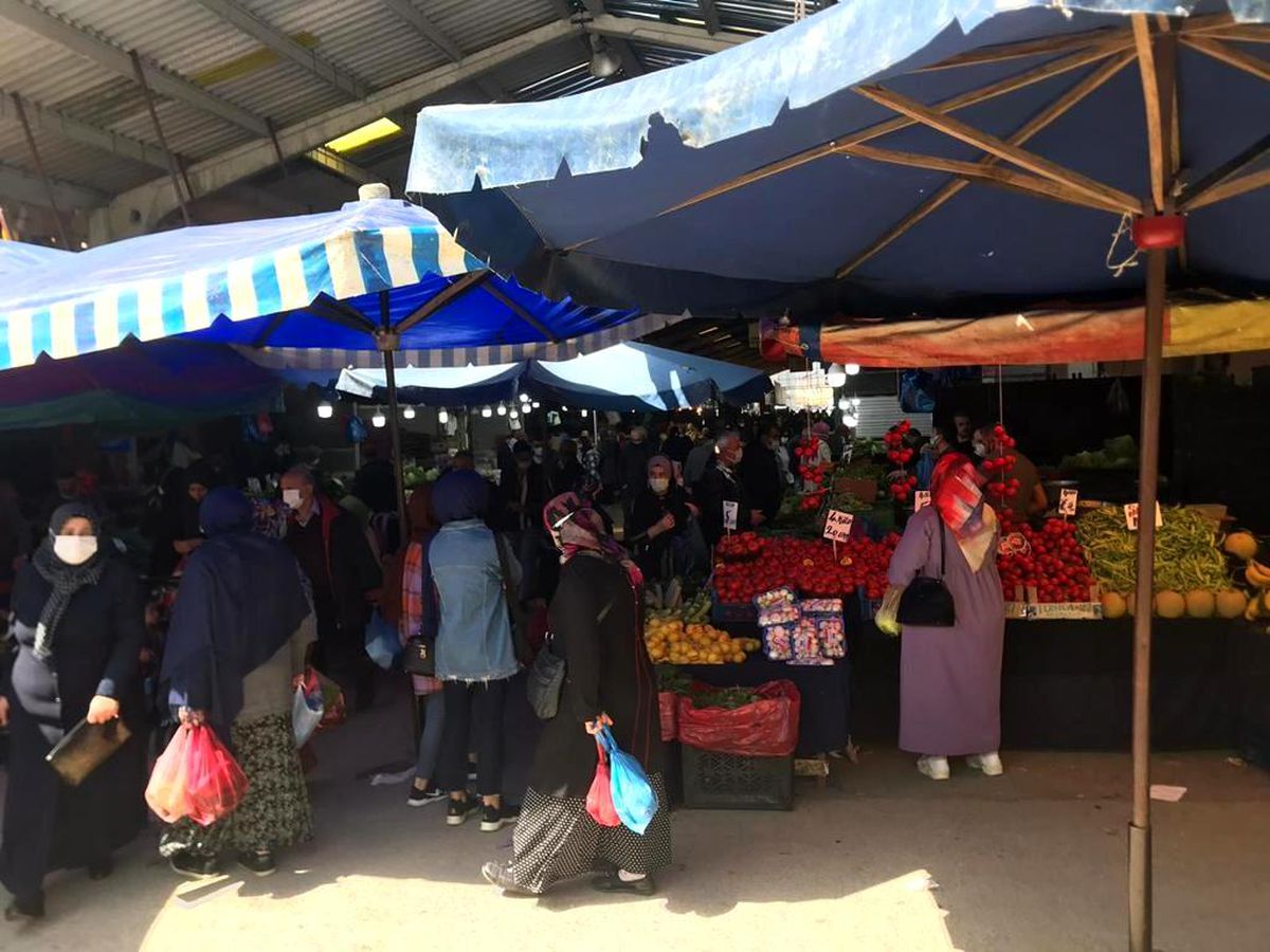 Tam kapanma öncesi en kalabalık son pazar