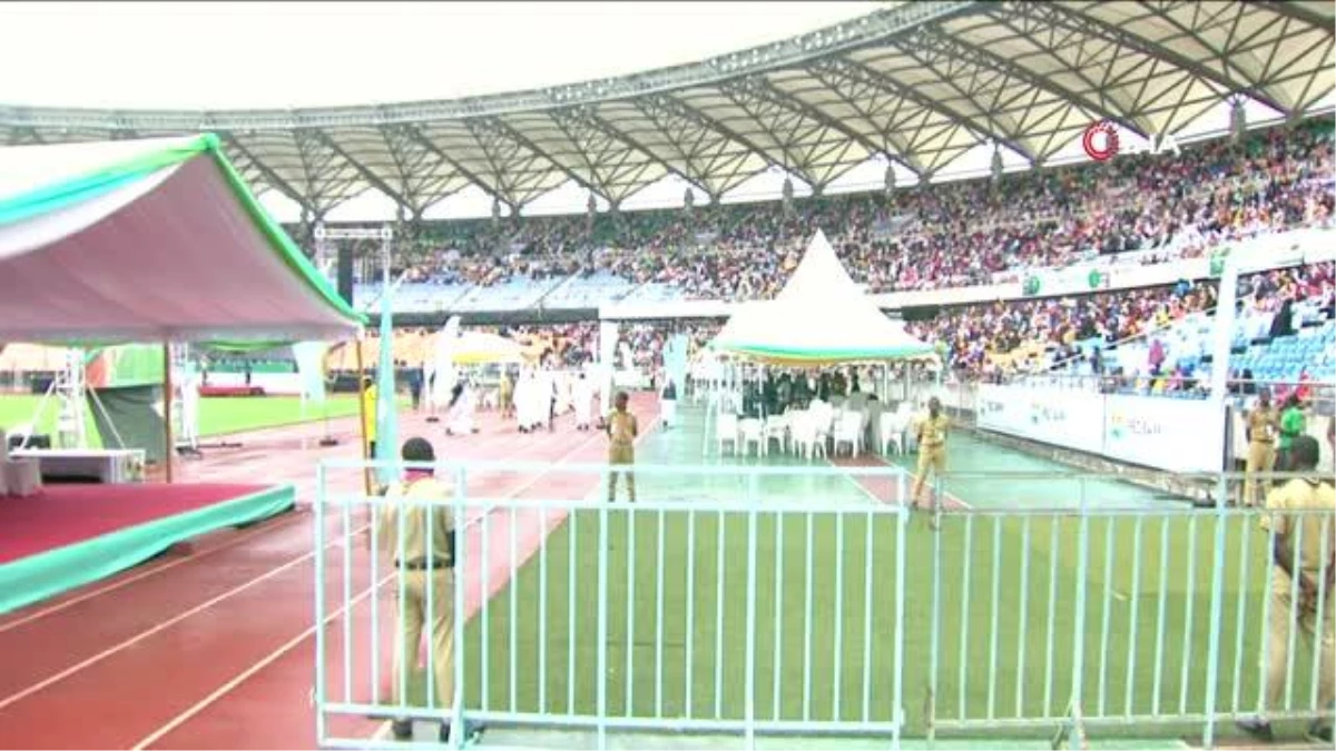 Tanzanya\'da halk Kuran-ı Kerim yarışması için stadyuma akın etti