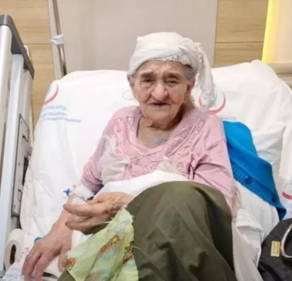 Testi pozitif çıkmasına rağmen tedaviye direnen Sebiha teyze hayatını kaybetti Testi pozitif çıkmasına rağmen tedaviye direnen Sebiha teyze hayatını kaybetti