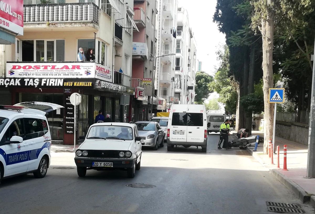 Ticari taksi ile motosiklet çarpıştı: 1 yaralı