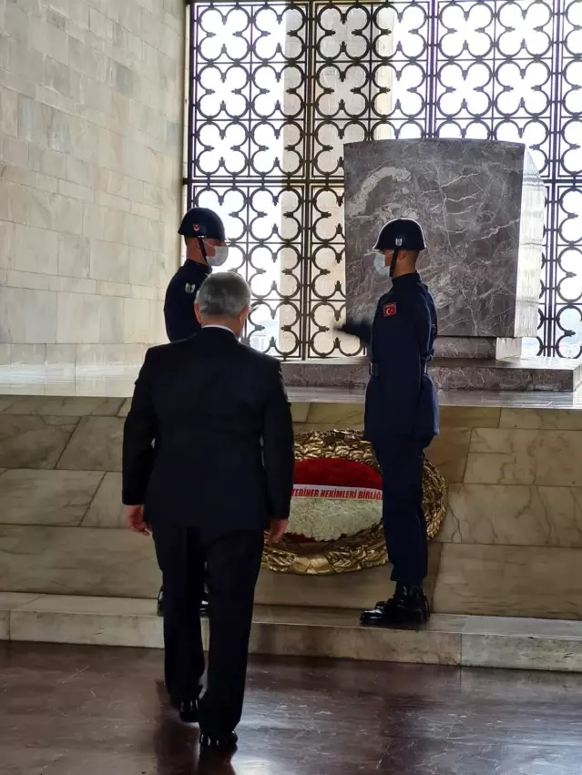 Türk Veteriner Hekimleri Birliği'nden Anıtkabir'e ziyaret