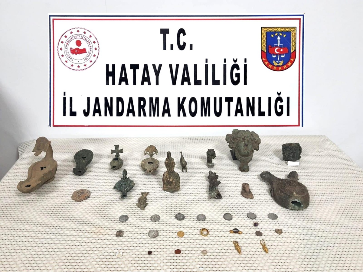 Uyuşturucu aranan araçtan tarihi eser çıktı