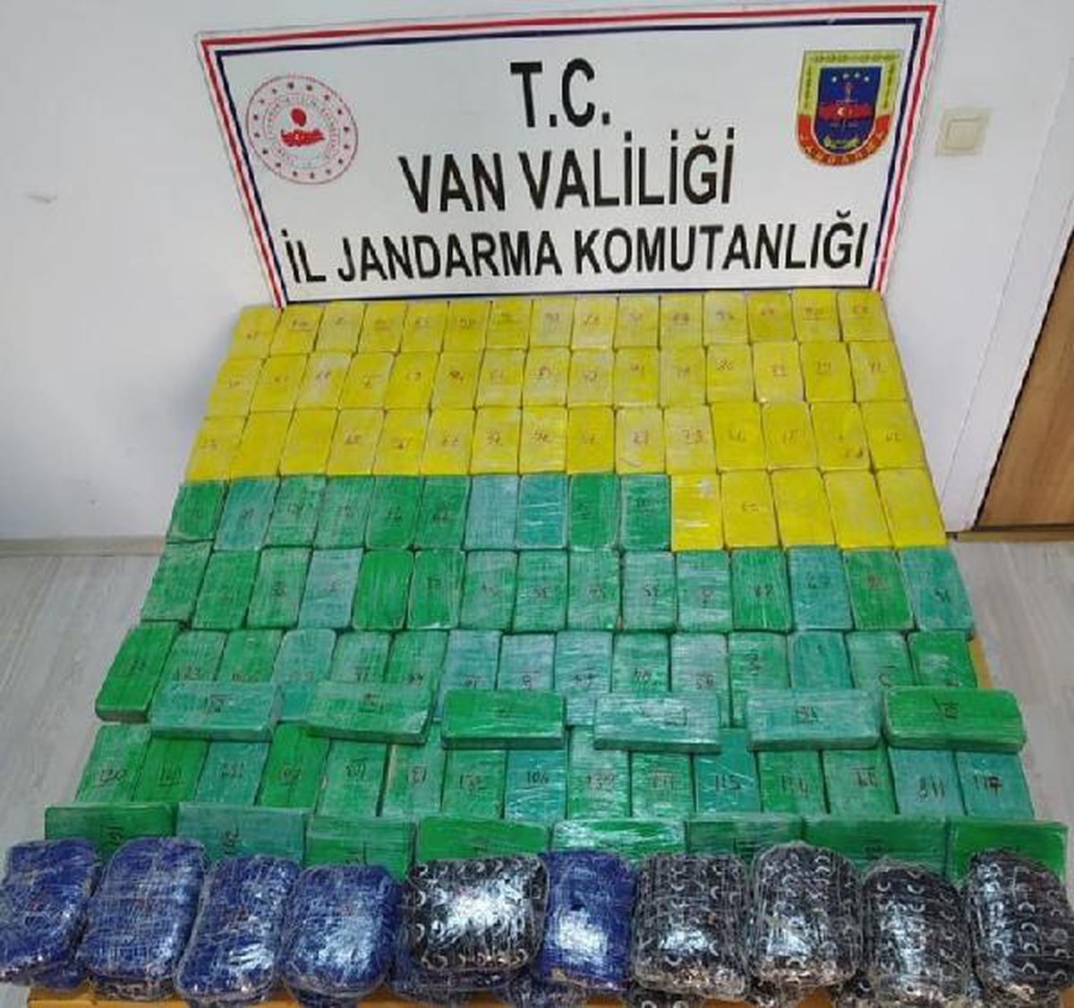 Van\'da, dere yatağında çuvallar içinde 80 kilo eroin ele geçirildi