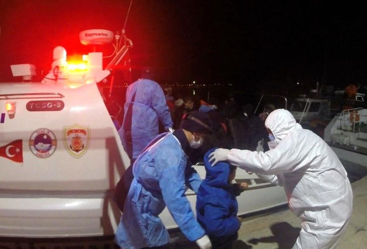 Yunan\'ın ölüme terk ettiği 61 düzensiz göçmen kurtarıldı
