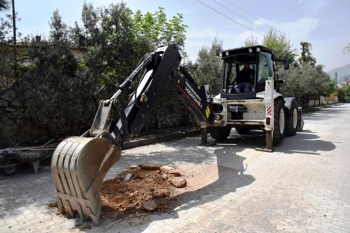 Yunusemre\'nin iki mahallesinde yollar düzenleniyor
