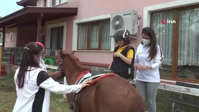 'Yürüyemez' denileni yürütüyor, 'Konuşamaz' denileni konuşturuyor 'Yürüyemez' denileni yürütüyor, 'Konuşamaz' denileni konuşturuyor