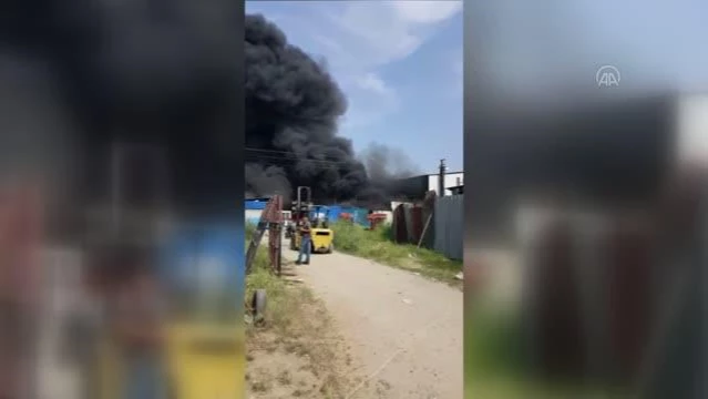 Atık toplama tesisinde çıkan yangın hasara neden oldu