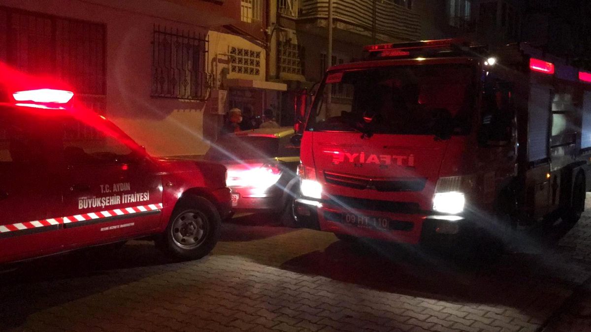 Aydın\'da klima yangını apartmanı sokağa döktü