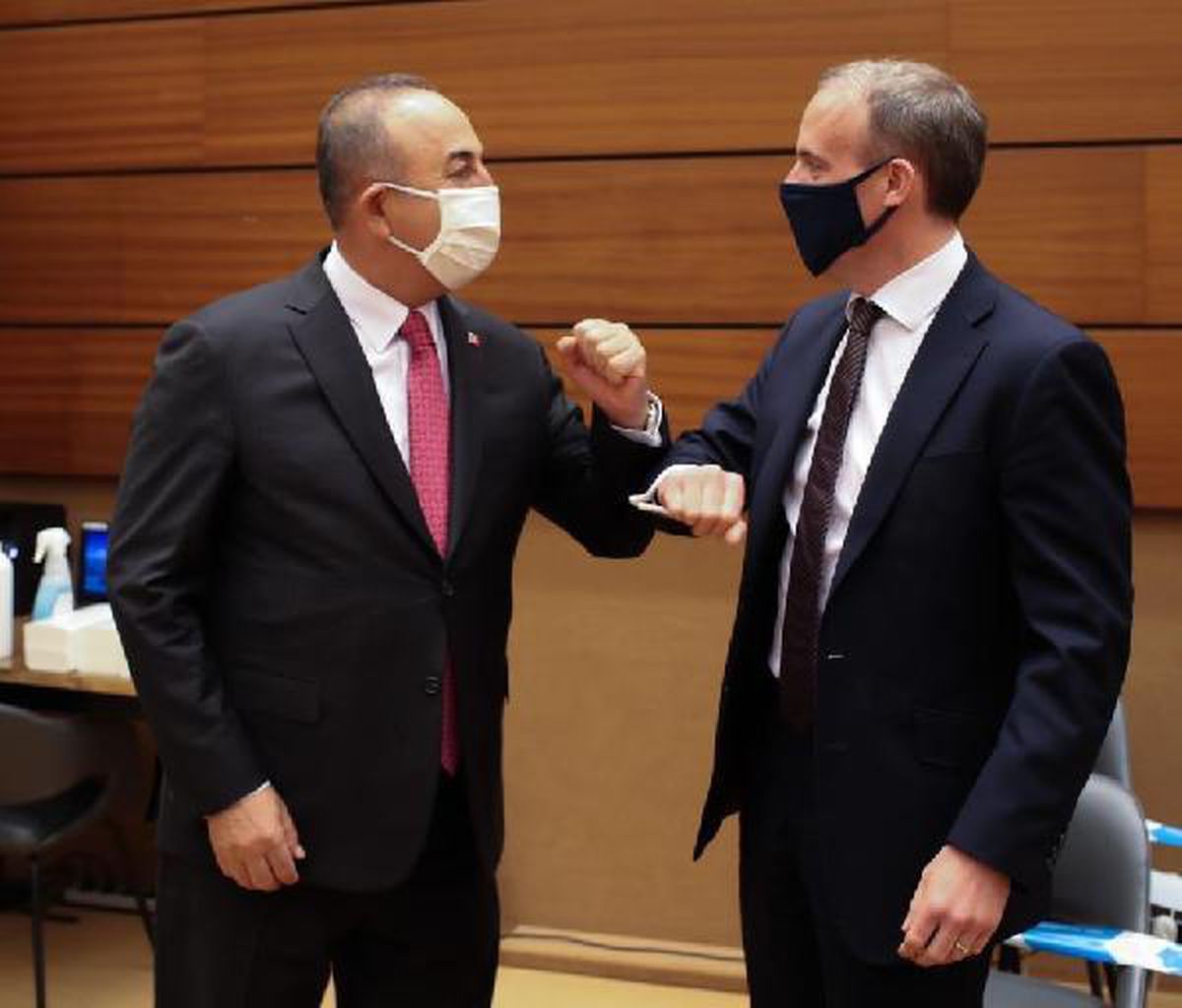 Son dakika: Bakan Çavuşoğlu, Birleşik Krallık Dışişleri Bakanı Raab ile görüştü