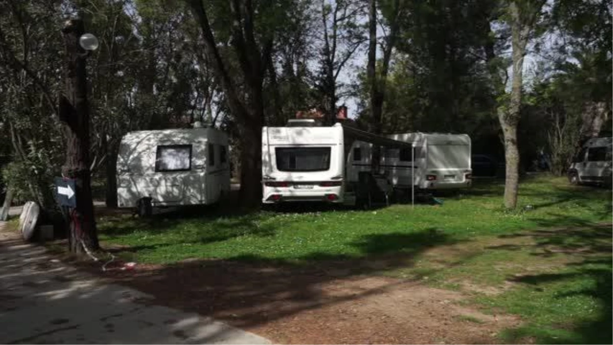 BALIKESİR - "Tam kapanma" öncesi Edremit Körfezi\'ndeki çadır ve karavan kamp alanlarında hareketlilik yaşanıyor