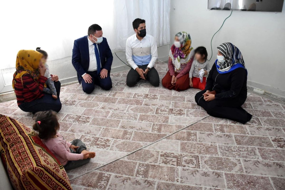 Başkan Beyoğlu, Dünya Yetimler Gününde 4 yetimi olan aileye kol kanat oldu