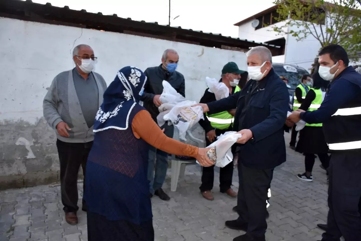 Başkan Sarı, köyünde baba vasiyeti Ramazan geleneğini sürdürdü