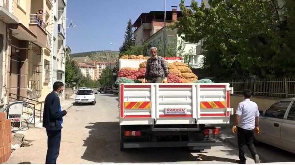 Battalgazi\'de ücretsiz soğan ve patates dağıtımı yapılıyor
