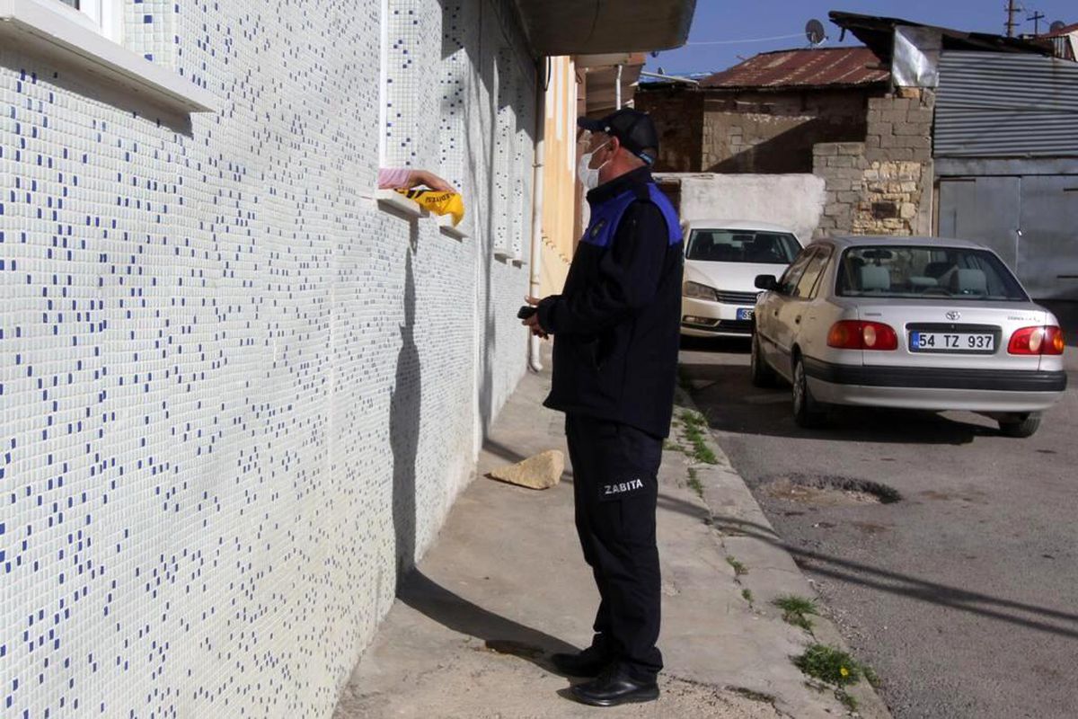 Bayburt\'ta yaşayan yetimlere iftarlık tatlı ikramında bulundu