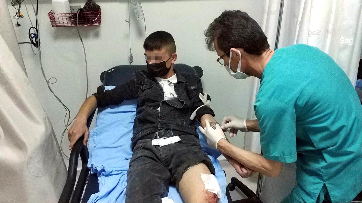 Bıçaklanan 17 yaşındaki genç hastanelik oldu