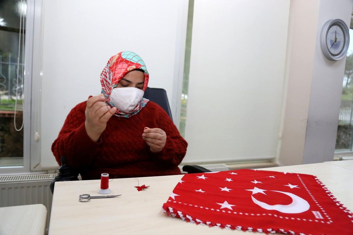 Son dakika haberi | Kocaeli\'de trafik kazası sonrası engelli kalan genç kadın spor ve el işiyle hayata tutundu