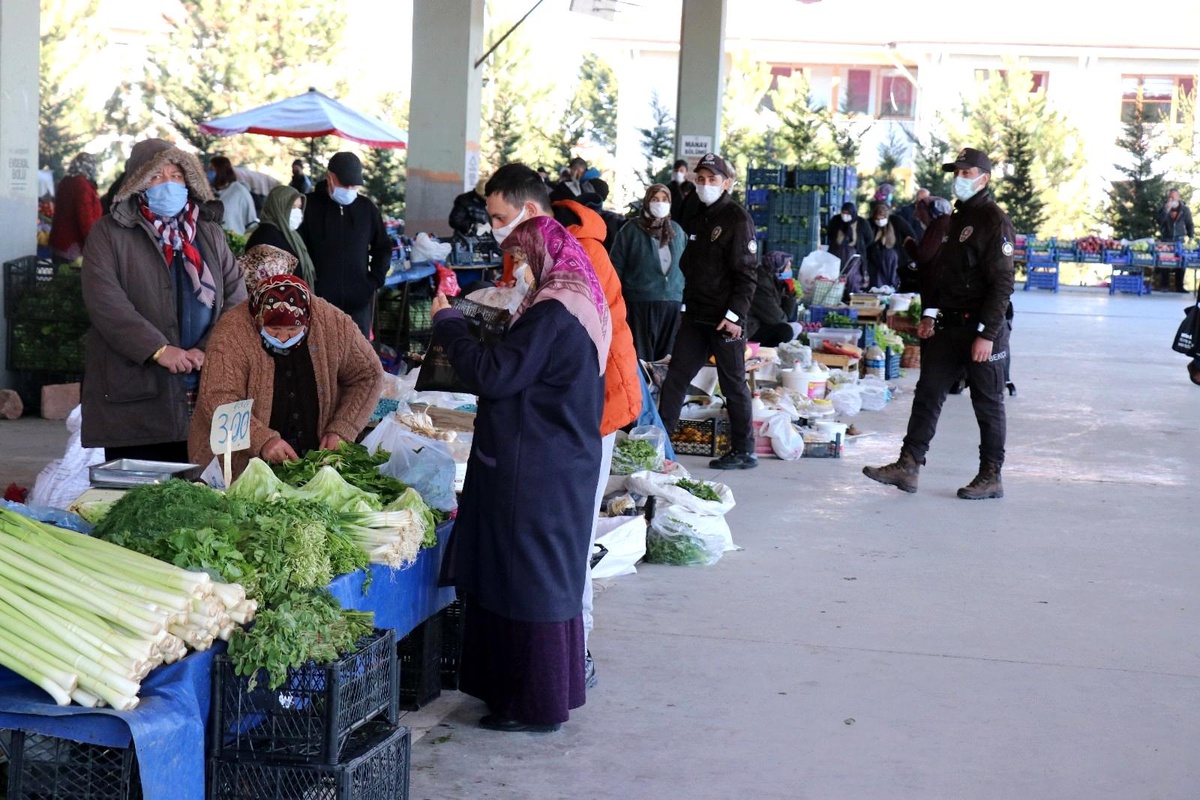 Bolu\'da kısıtlama öncesi halk pazarlarının tamamı açılacak