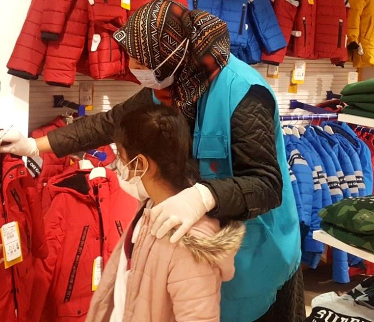Elazığ\'da bin çocuğa bayramlık hediye edildi
