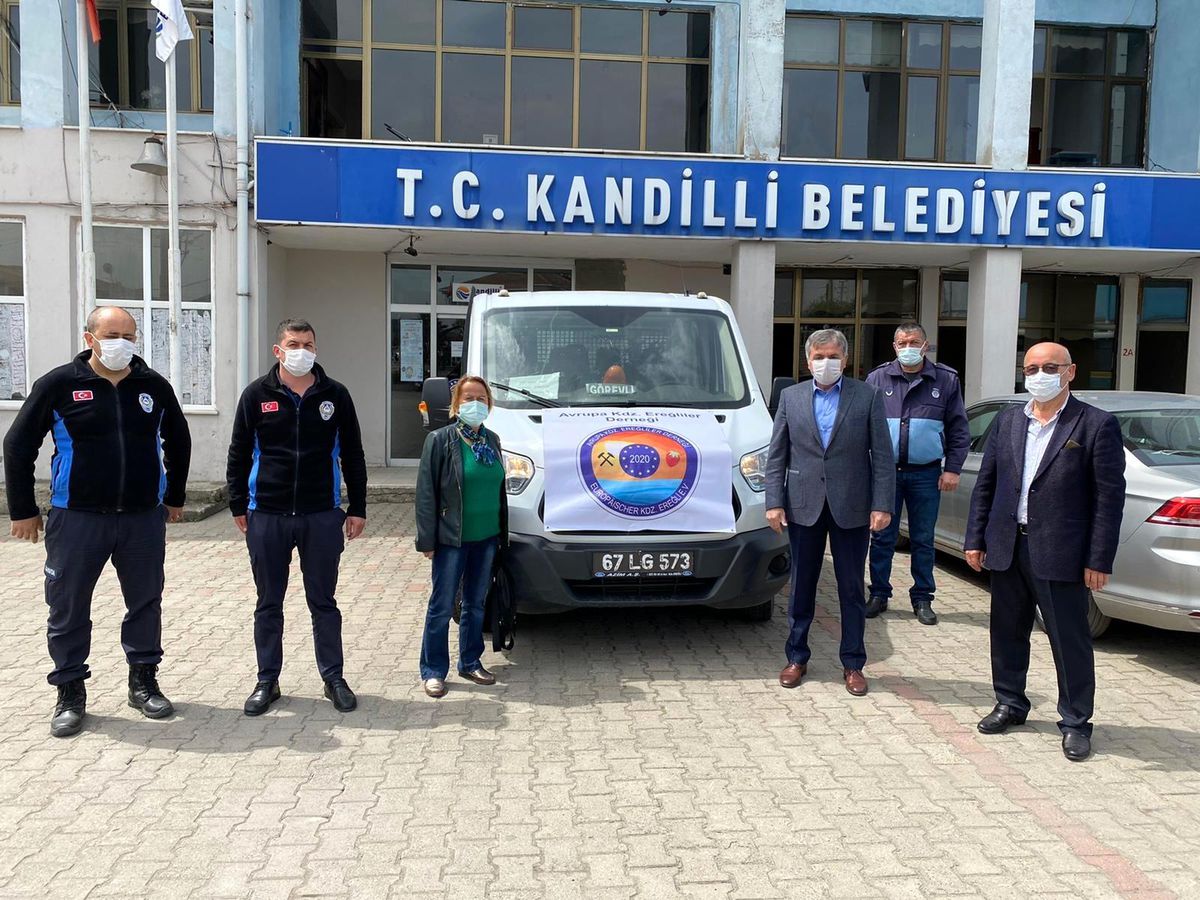Gurbetçilerden ihtiyaç sahiplerine gıda yardımı