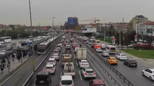 İstanbul'da trafik yoğunluğu; saat 18.00'de yüzde 78 (1)