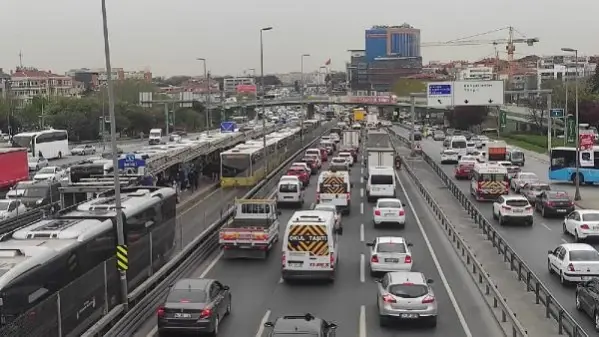 İstanbul'da trafik yoğunluğu; saat 18.00'de yüzde 78 (1)