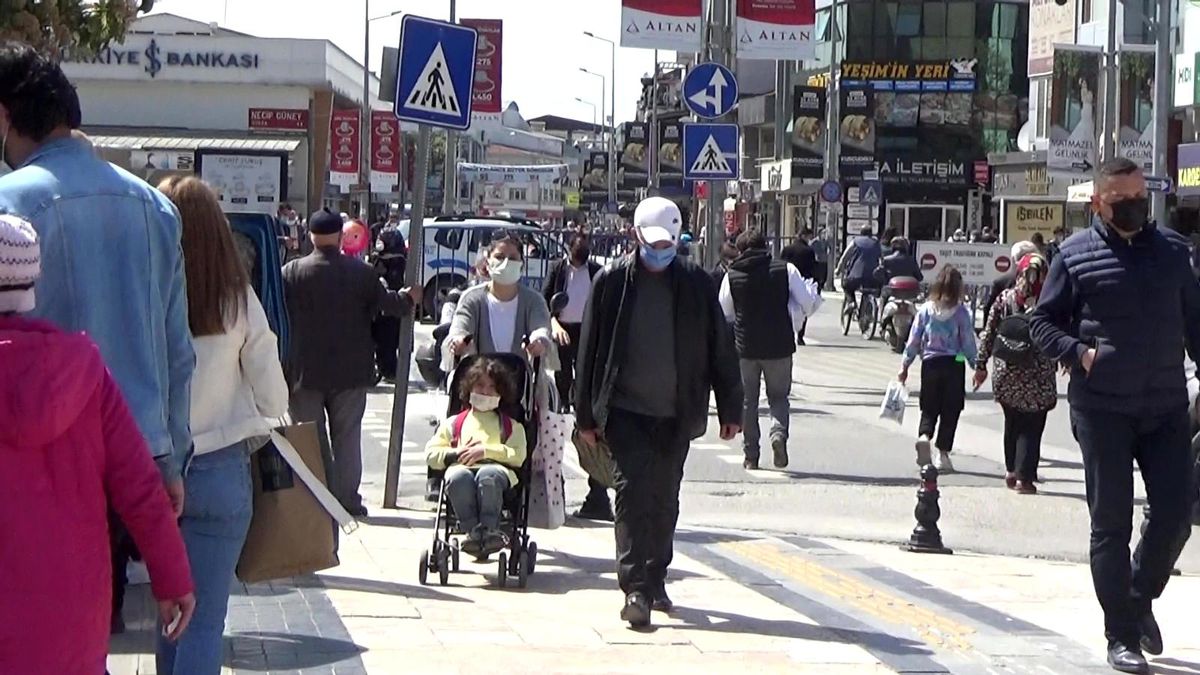 Kapanma öncesi alışveriş yoğunluğu