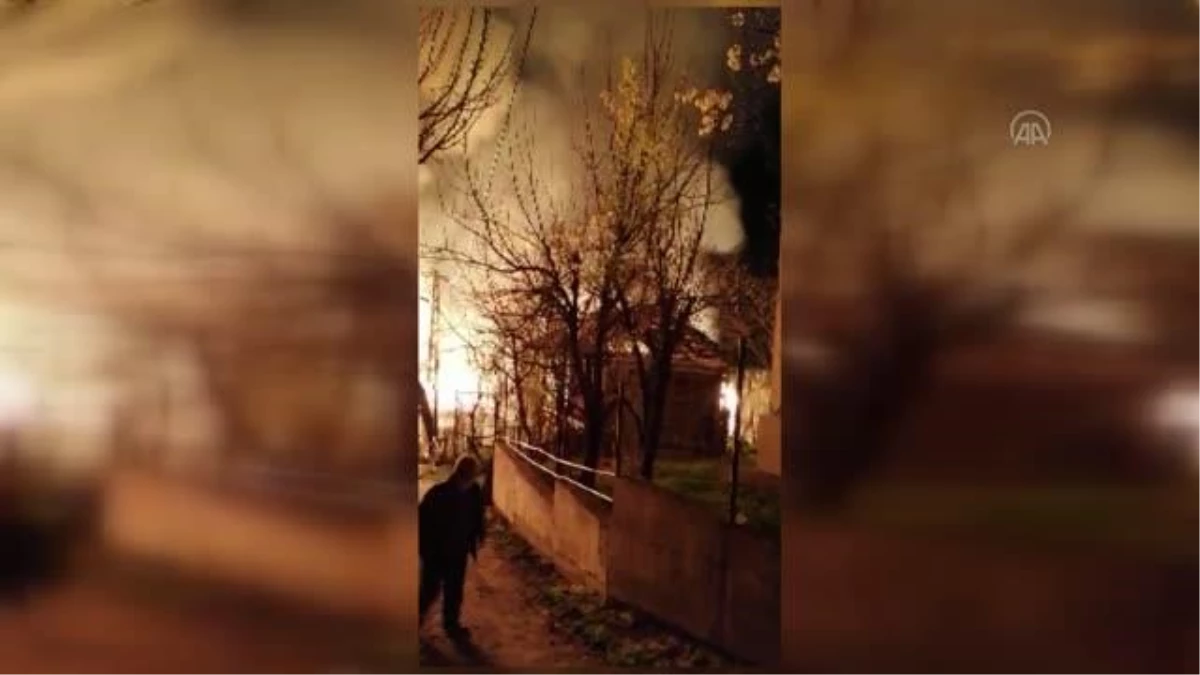 KASTAMONU - Pınarbaşı ilçesinde anne ile kızının hayatını kaybettiği yangın kontrol altına alındı