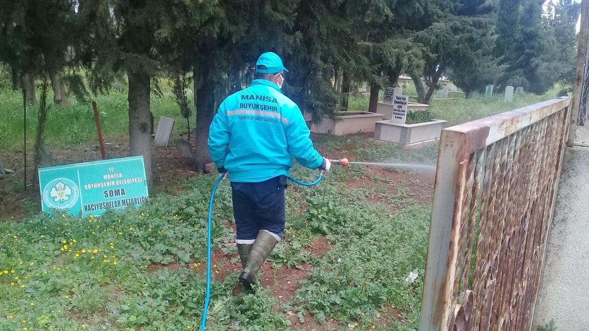Mezarlıklar, bayrama hazırlanıyor