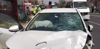 Otomobil, elektrikli bisiklete çarptı: 1 ölü, 1 yaralı