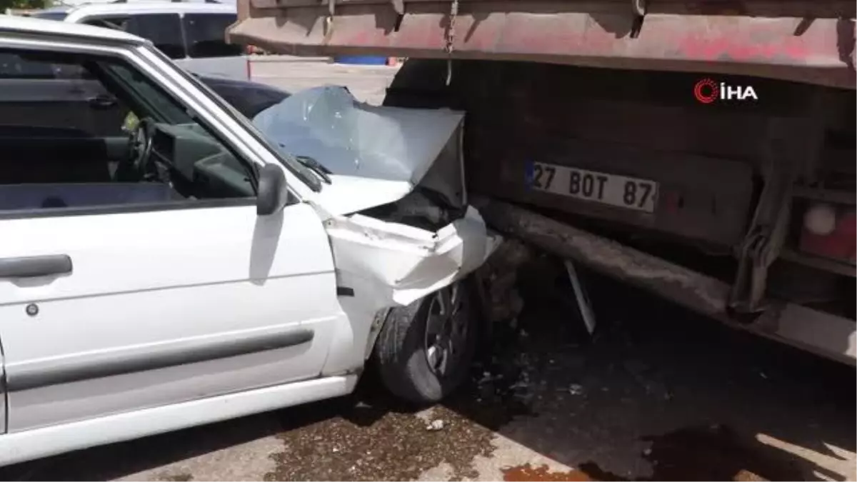 "Park yasak" tabelasının yanına park eden tır kazaya neden oldu: 1 yaralı