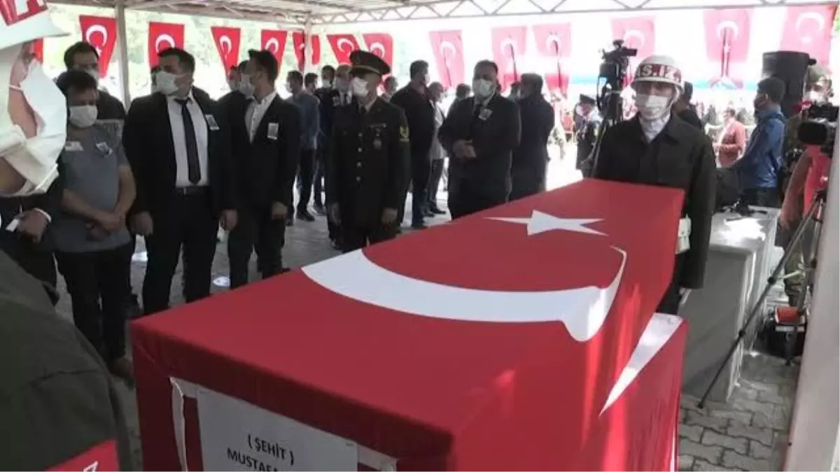 Son dakika: Pençe-Yıldırım Operasyonu\'nda şehit düşen Mustafa Çalım son yolculuğuna uğurlandı (2)