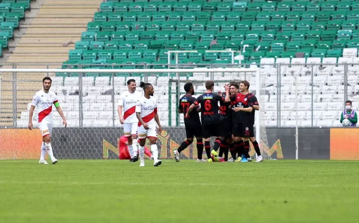 Süper Lig: Fatih Karagümrük: 2 - FT Antalyasppor: 1 (İlk yarı)