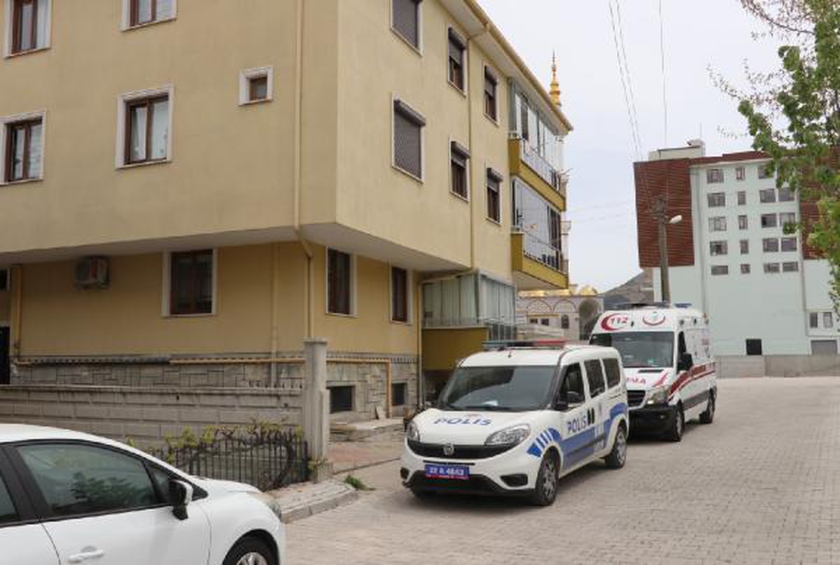 Tartıştığı kız kardeşini cam parçasıyla elinden yaraladı