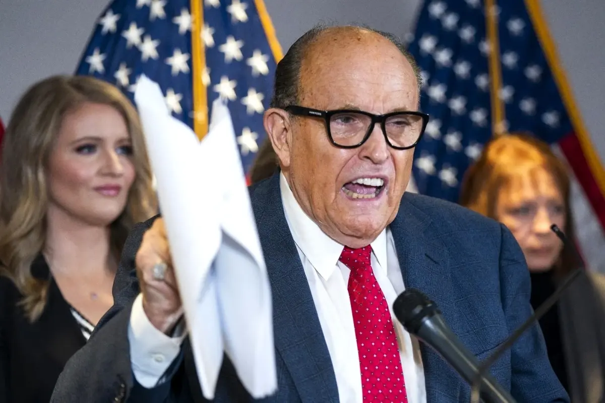 Trump\'ın avukatı Giuliani\'nin evinde arama yapıldı