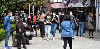 Virüsü unutup sokağa akın ettiler