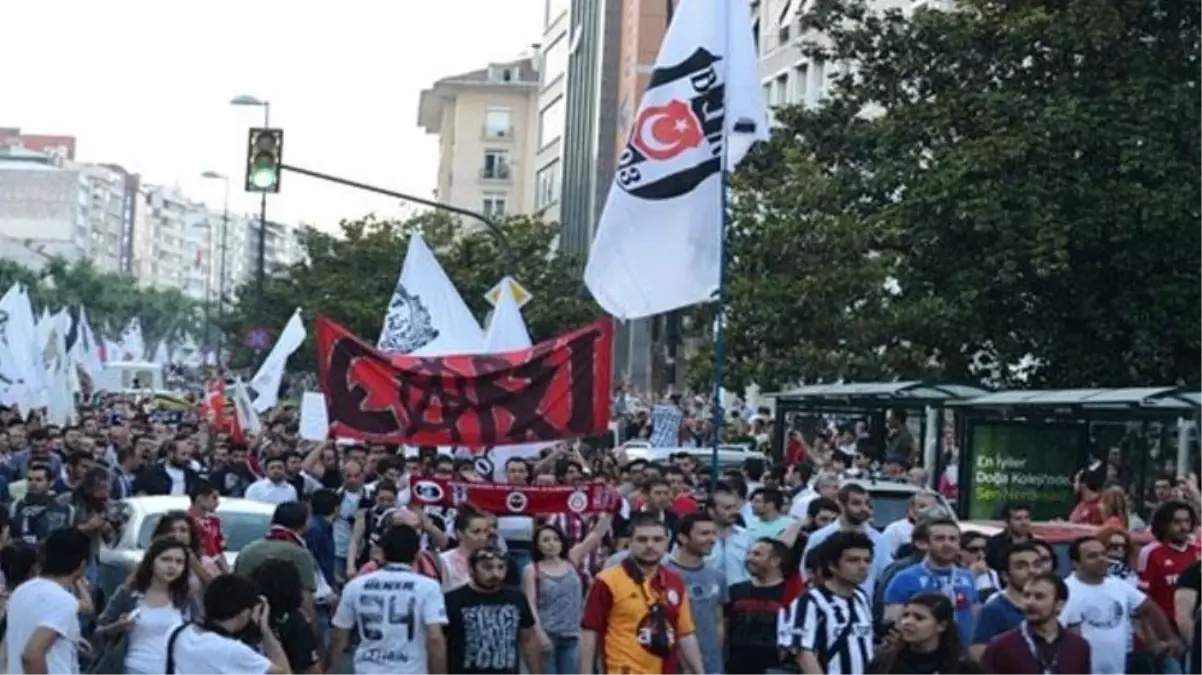 Yargıtay, Gezi Parkı olaylarında yer alan Beşiktaş taraftar grubu Çarşı\'ya mensup 35 sanığın beraat kararını bozdu