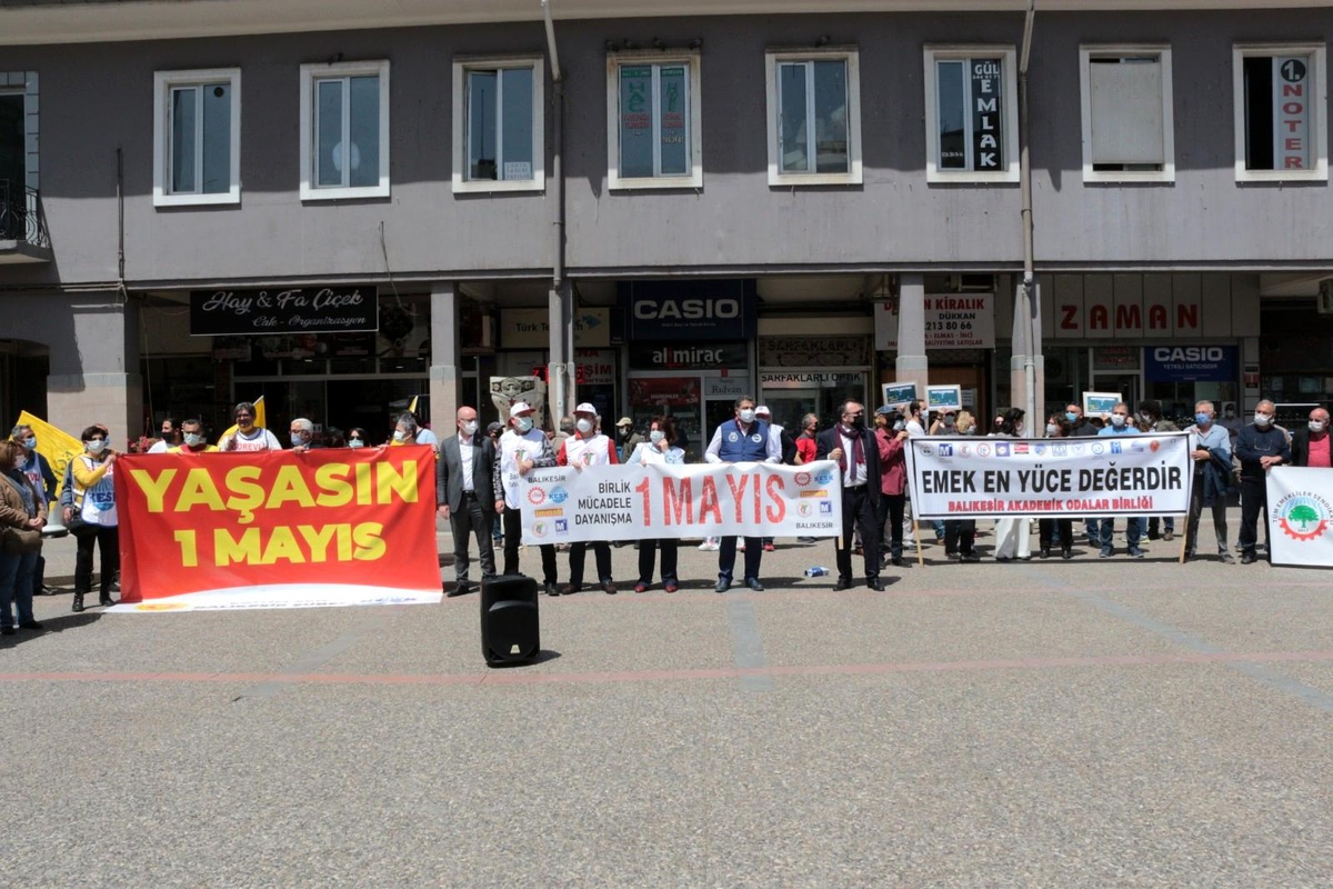 1 Mayıs\'ı işçi ve memurlar ayrı ayrı kutladı